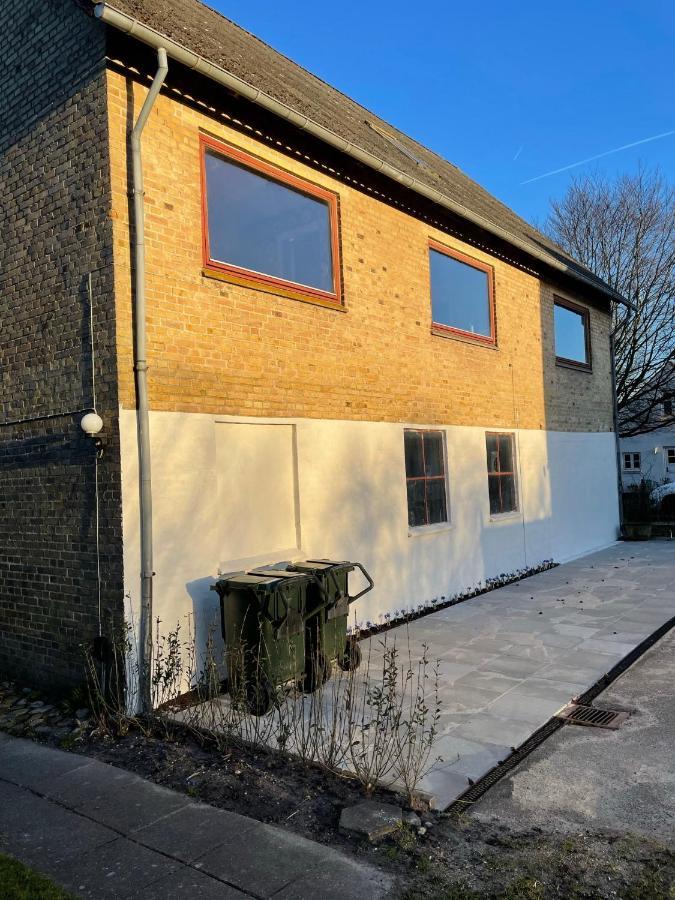 Retro Bolig - Fyldt Med Hygge! Ingen Luksus Apartment Kolind Exterior photo