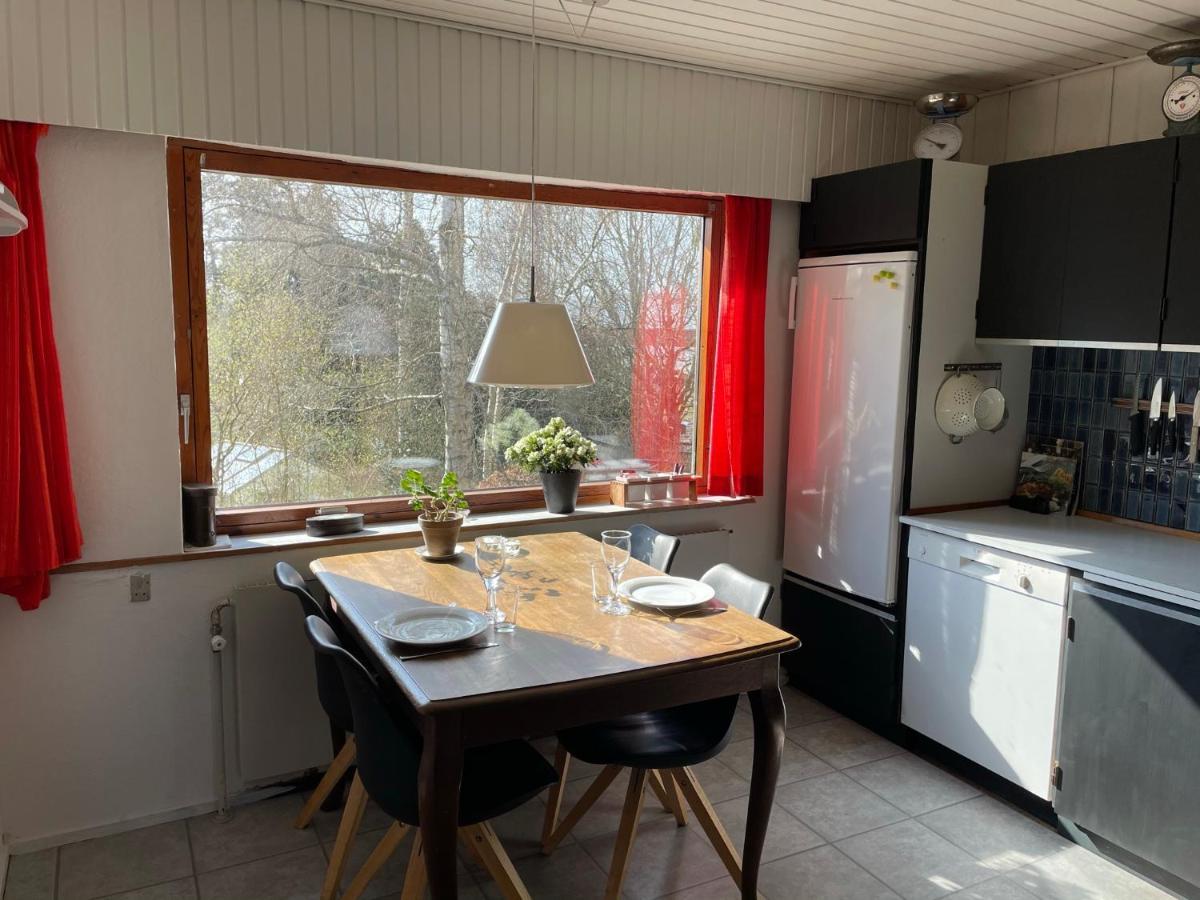 Retro Bolig - Fyldt Med Hygge! Ingen Luksus Apartment Kolind Exterior photo