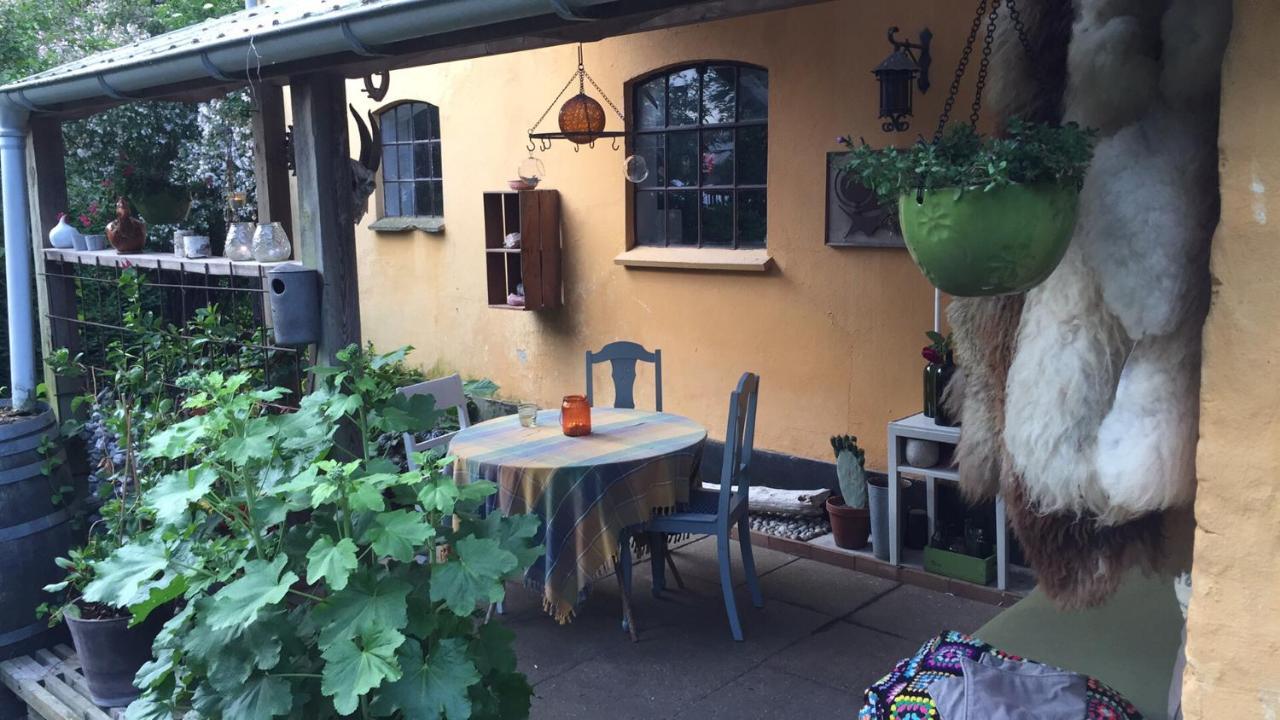 Retro Bolig - Fyldt Med Hygge! Ingen Luksus Apartment Kolind Exterior photo