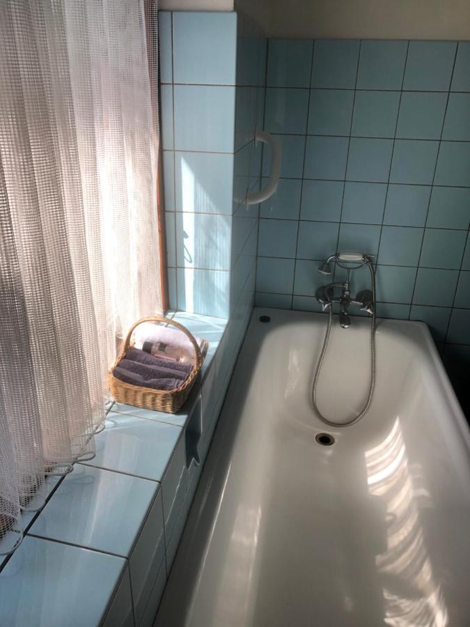 Retro Bolig - Fyldt Med Hygge! Ingen Luksus Apartment Kolind Exterior photo
